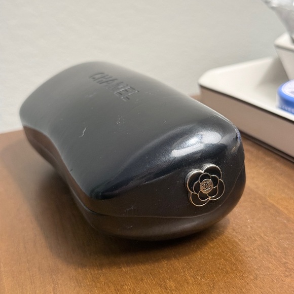 CHANEL Glossy Black Eyewear Case - Picture 3 of 9